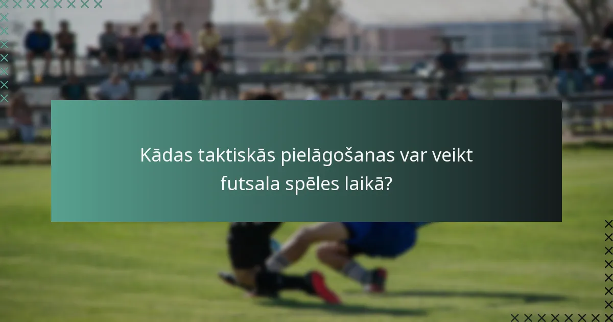 Kādas ir galvenās atšķirības starp futsal un futbolu attiecībā uz spēles plūsmu?